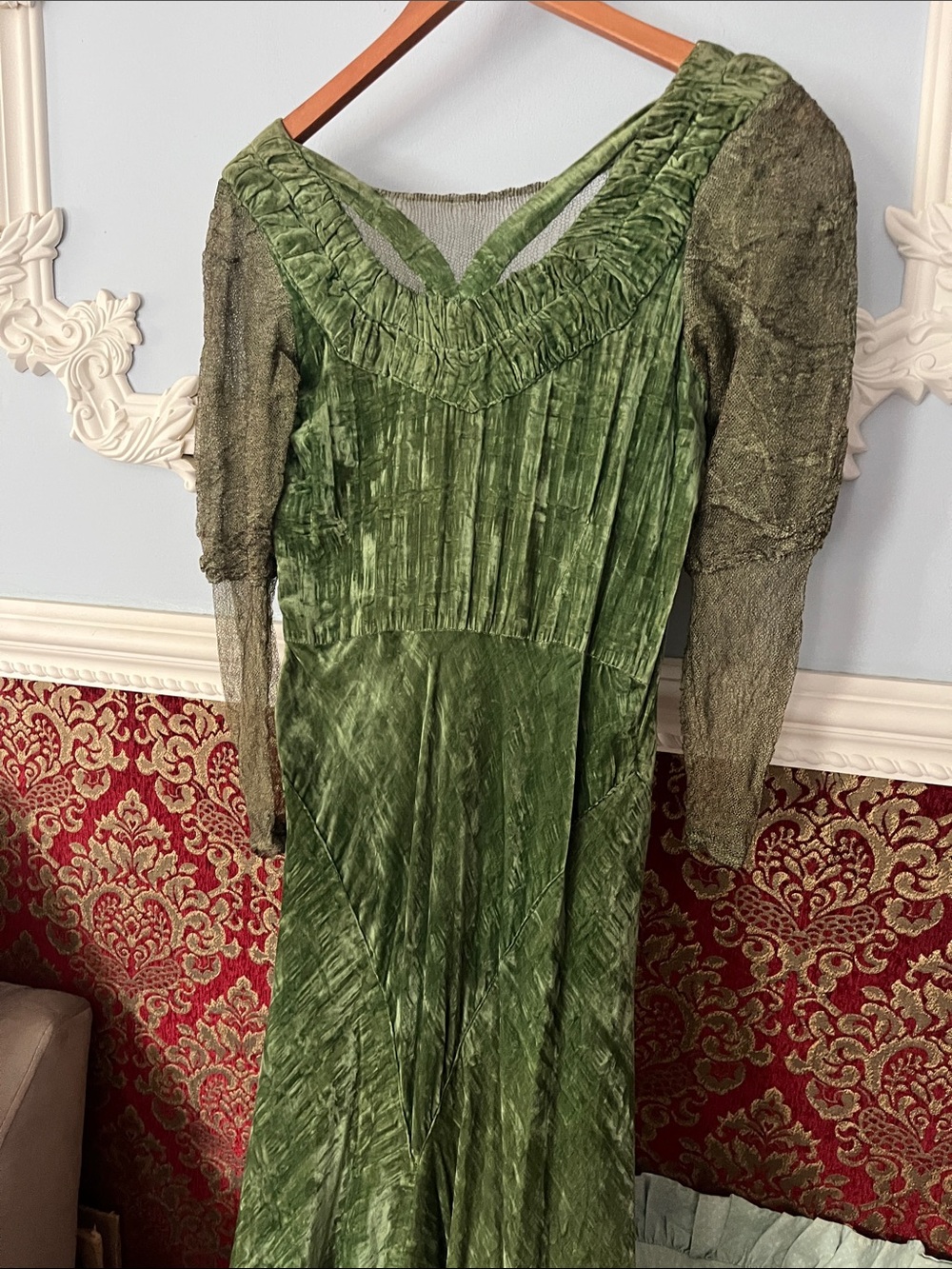 Romeo and Juliet Antique Velvet Dress - Picture 15 of 15